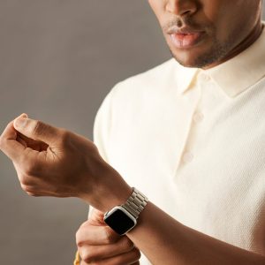 Classic Stainless Steel Apple Watch Band – Silver