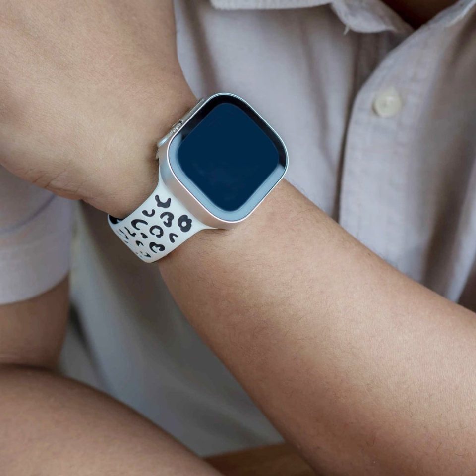 Aureus Engrave Leopard Silicone Band With Glass Case